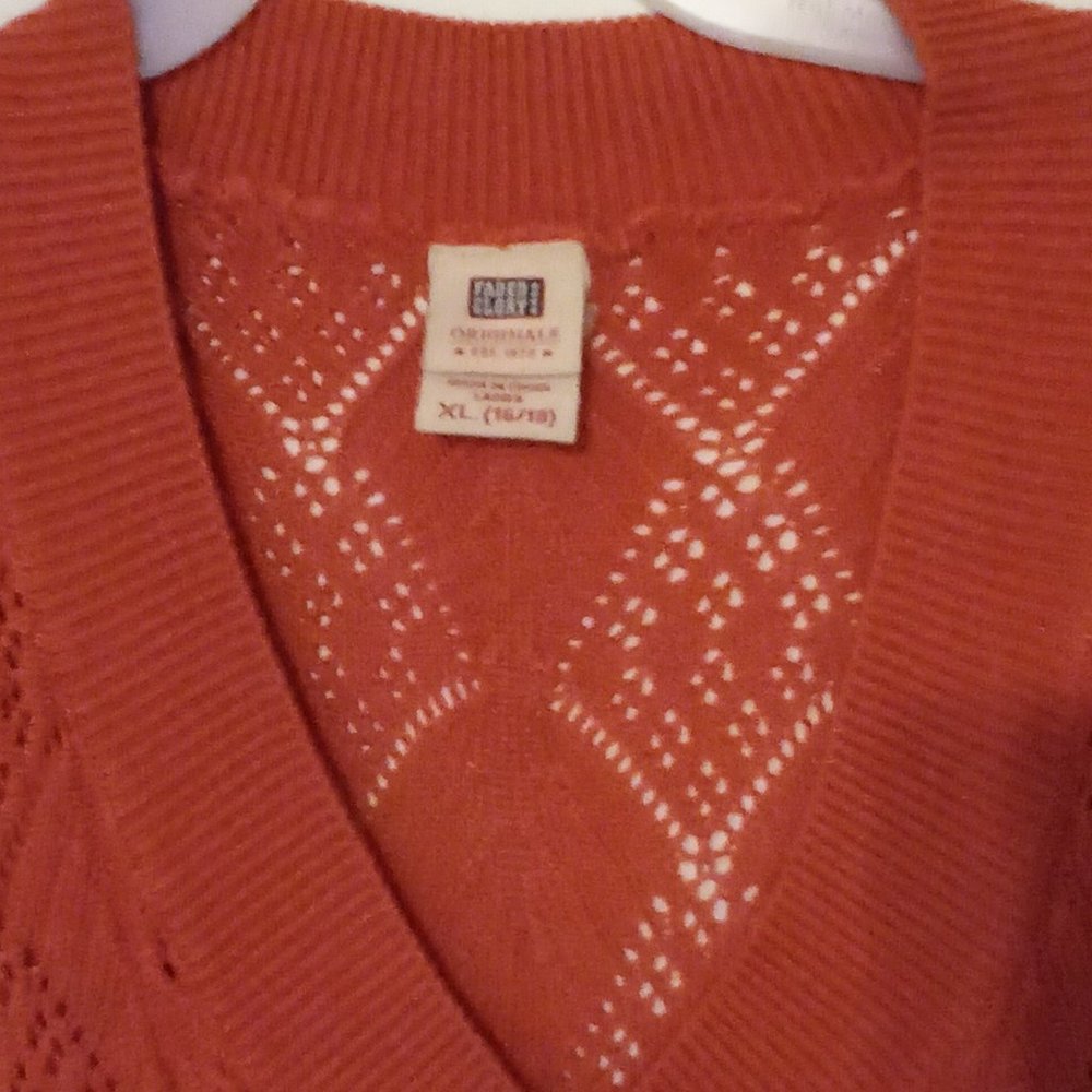 Vintage sleeveless Vee neck scheal top